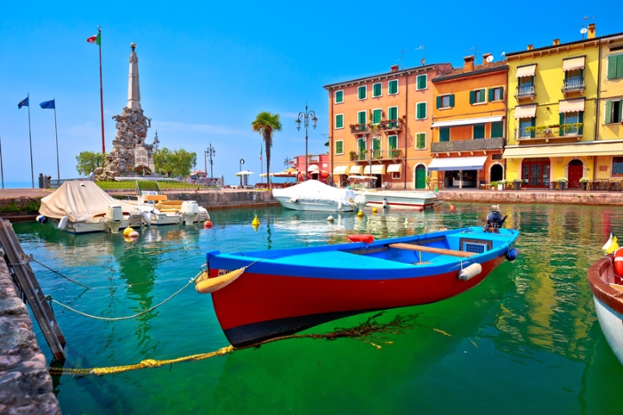 Verblijven op een camping in lazise is fantastisch, zie alleen al de haven