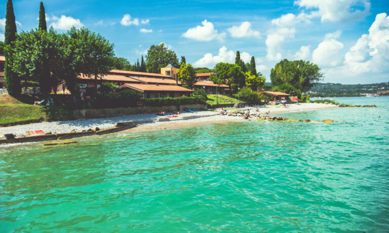 Desenzano lake village strand aan het gardameer
