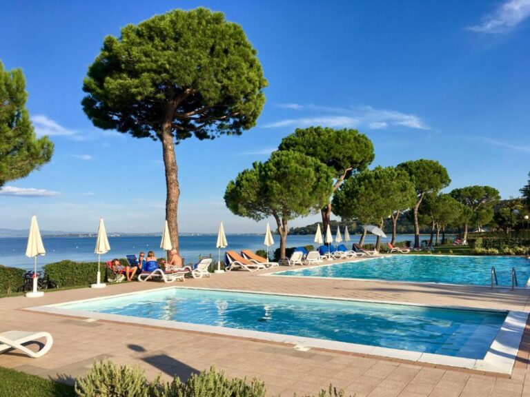 le corti del lago in padenghe sul garda zwembad