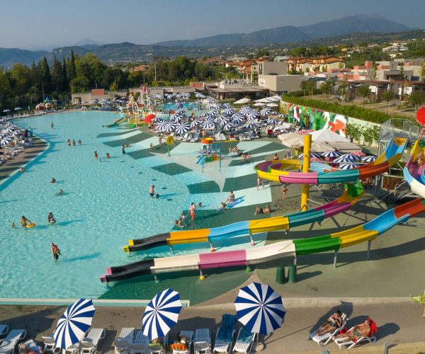 Zwembaden en waterpark van Camping Cisano San Vito Gardameer