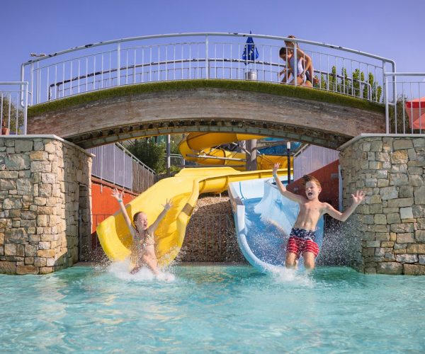 de glijbanen van Camping delle rose aan het gardameer in italie