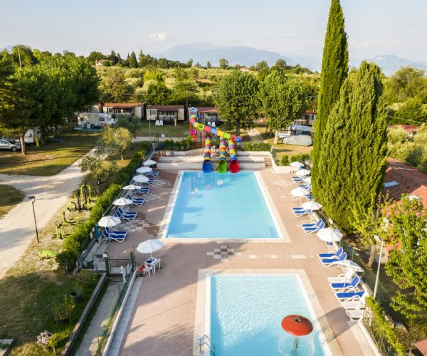 de zwembaden van Camping Fontanella aan het gardameer in Italië