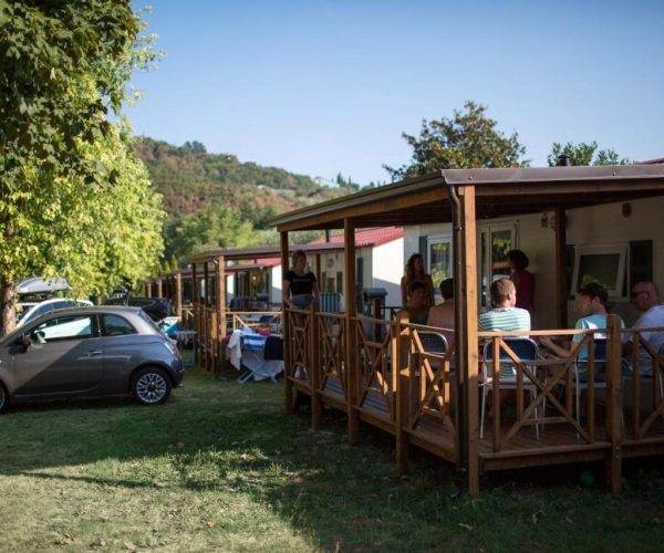 Kleine camping aan het gardameer genaamd camping la rocca