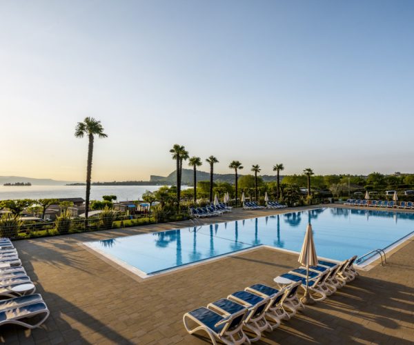 Camping onda blu resort Gardameer zwembad