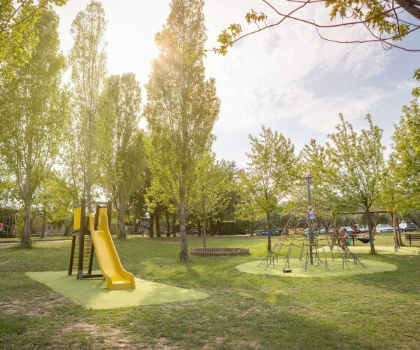 De speeltuinen van Camping Piantelle aan het Gardameer