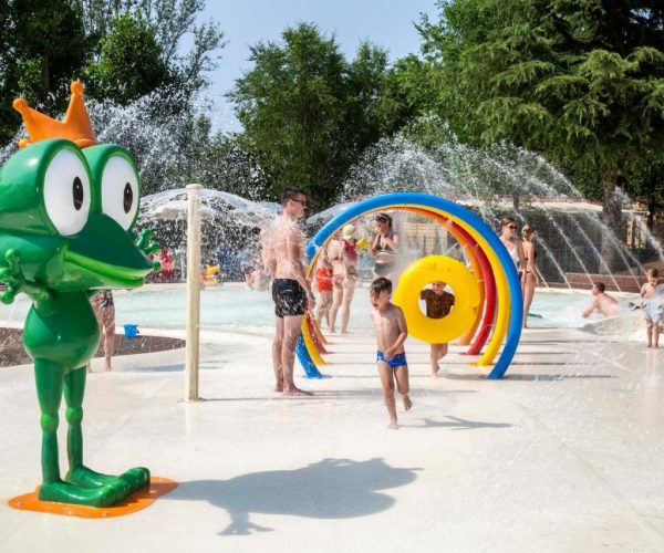 Het spraypark op hu altomincio village aan het gardameer