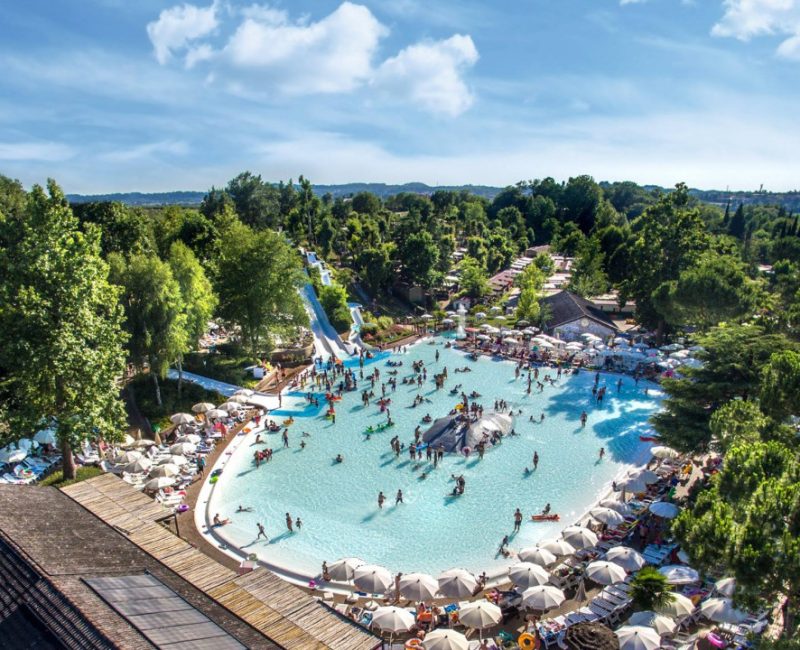 hu altomincio village is een camping met glijbanen aan het gardameer