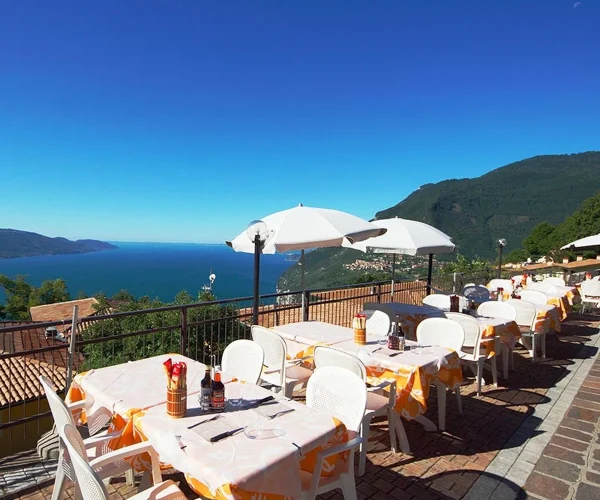 la rotonda front lake resort in tignale terras