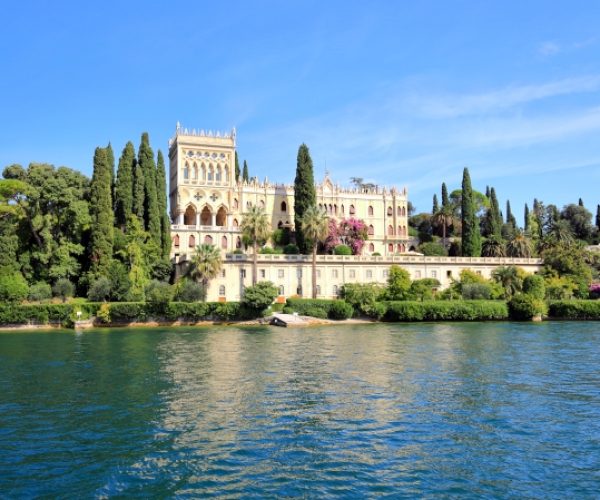 Het kasteel in san felice benaco aan het gardameer